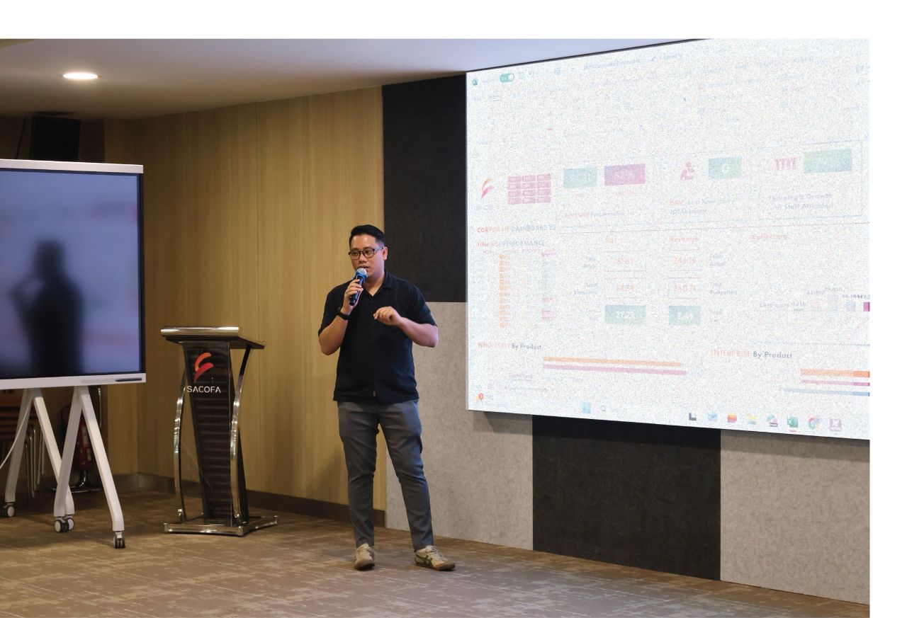 SACOFA Strengthens Data-Driven Decision Making Through Knowledge Sharing